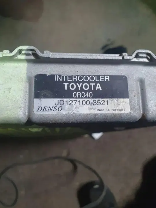 Radiateur d'intercooler d'occasion OEM 0R040 Toyota Avensis image 3