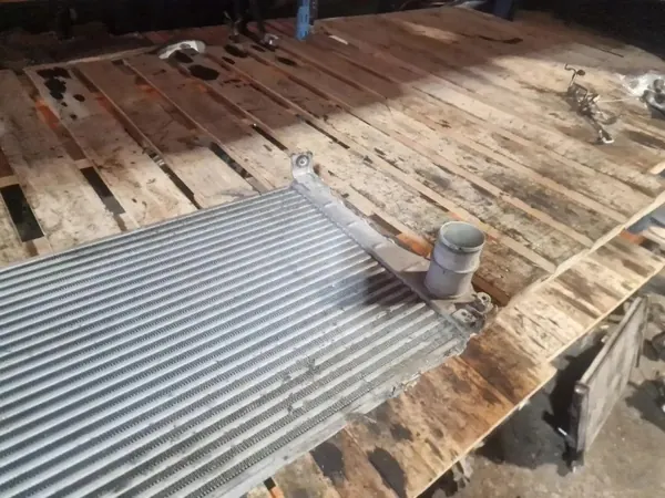 Radiateur d'intercooler d'occasion OEM 0R040 Toyota Avensis image 5