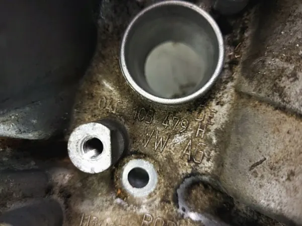 Kamaxeltäck OEM för 1.0 TSi Caddy, Fabia, Rapid image 4