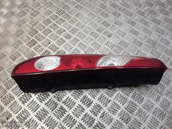 Luz trasera izquierda Renault Kangoo II 8200419941 image 4
