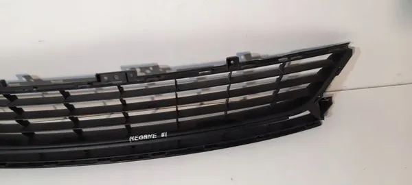 Renault Megane III Air Intake Grille 622547366R image 3