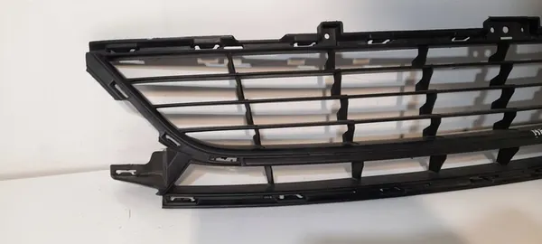 Renault Megane III Air Intake Grille 622547366R image 4