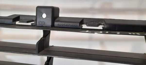 Renault Megane III Air Intake Grille 622547366R image 6