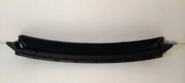 Renault Megane III Air Intake Grille 622547366R image 7