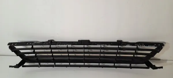 Renault Megane III Air Intake Grille 622547366R image 8