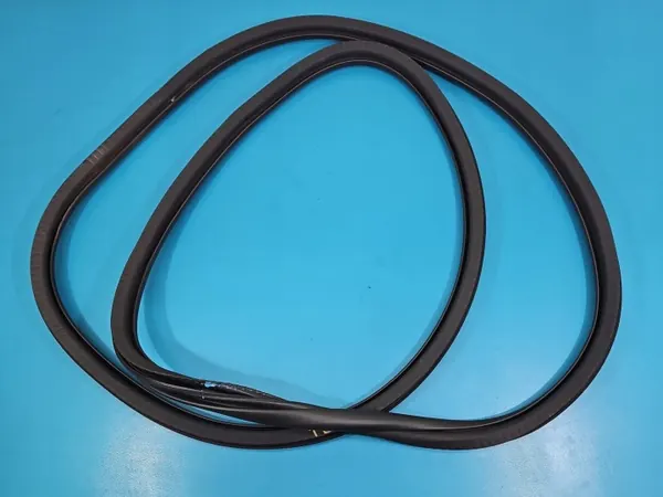 OEM 9811538180 Vänster Bakdörrs Tätning Peugeot 3008 II image 3