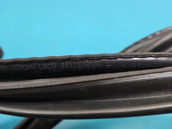 OEM 9811538180 Vänster Bakdörrs Tätning Peugeot 3008 II image 4