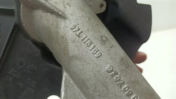 Öljypumpun Savusuodinkansi OEM 07L115173B Audi A8 image 3