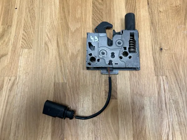 Audi Q3 83A konnuslukko OEM 83A823503 - Käytetty image 2