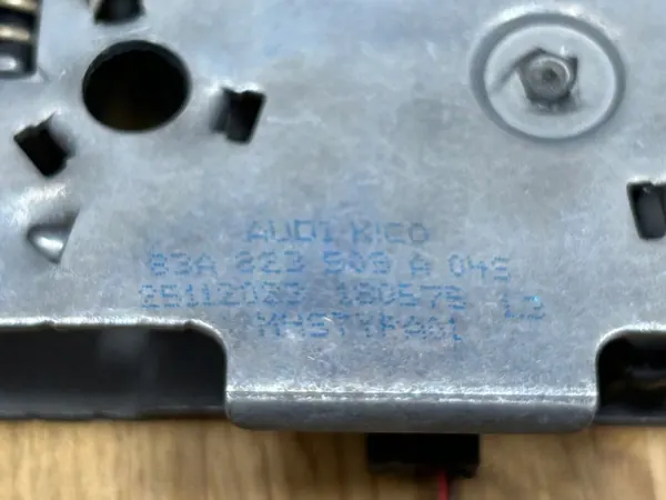 Audi Q3 83A konnuslukko OEM 83A823503 - Käytetty image 3