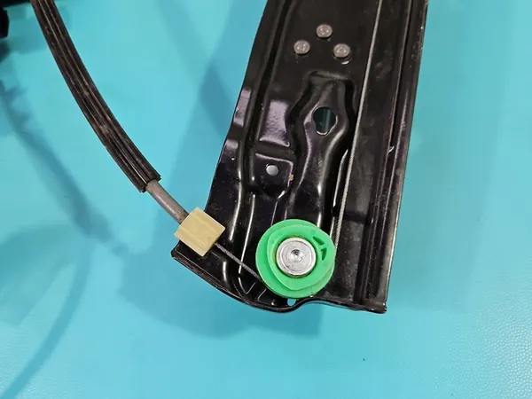 Elevador de vidro dianteiro esquerdo Jaguar XE X760 OEM GX7323201AD image 2