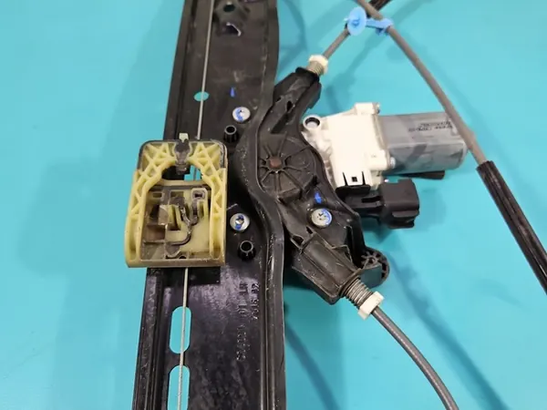 Elevador de vidro dianteiro esquerdo Jaguar XE X760 OEM GX7323201AD image 6