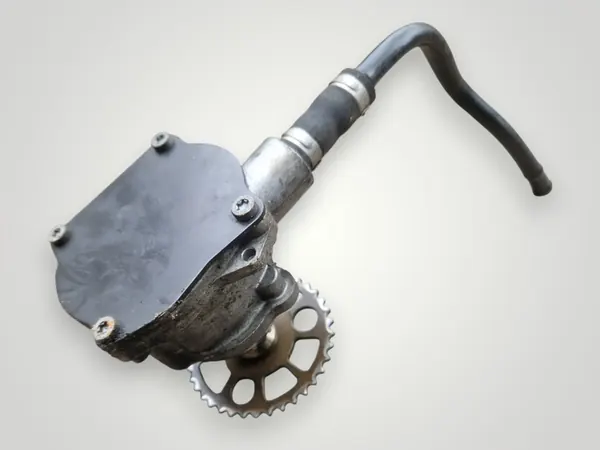 BMW E81 E60 E61 E63 E65 E66 E90 E91 Imupumppu image 2