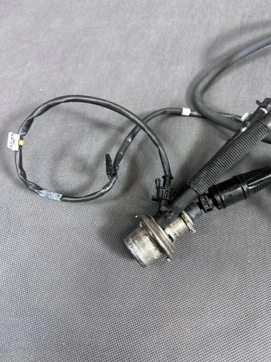 Inyector AdBlue Mercedes OEM A2384702000 - Usado image 7