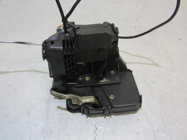 Fram Höger Dörrlås Mercedes W211 image 3