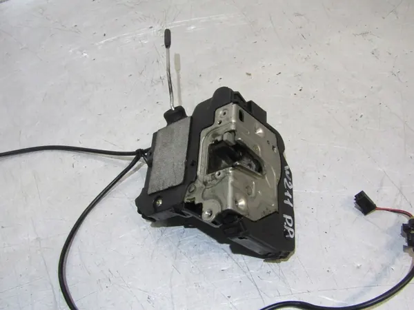 Fram Höger Dörrlås Mercedes W211 image 4