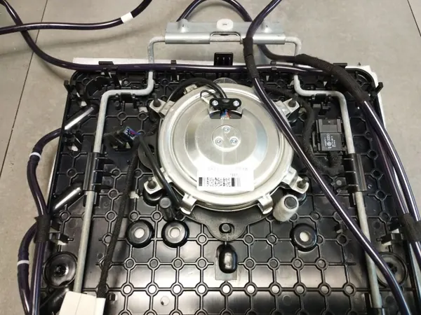 Dossier ventilation siège gauche Audi A7 4G OEM 4G8963575 image 3
