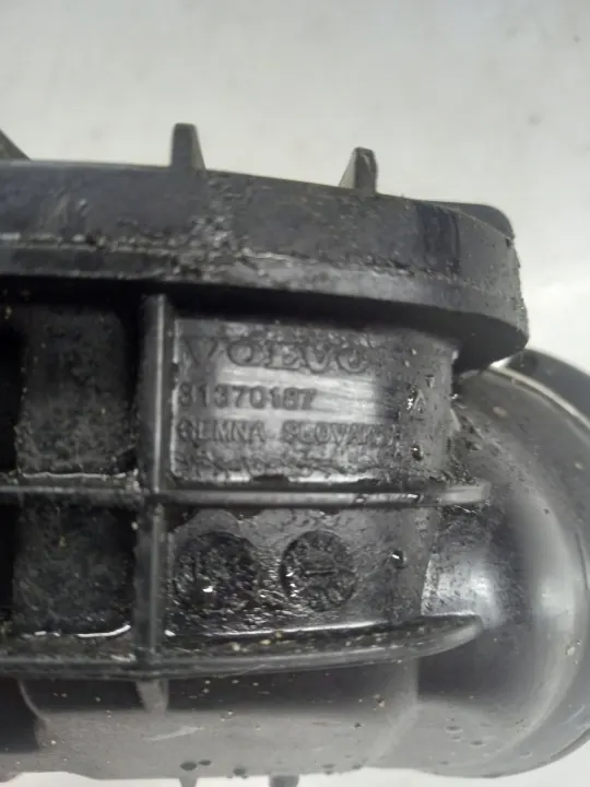 Volvo Intercooler-putki OEM 31370187 31370189 image 3