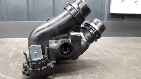 Vattenpump VW Audi Skoda 1.8 TFSI 06H121026DC image 3