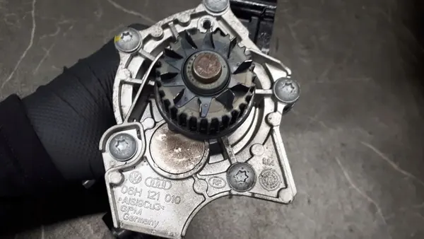 Vattenpump VW Audi Skoda 1.8 TFSI 06H121026DC image 6