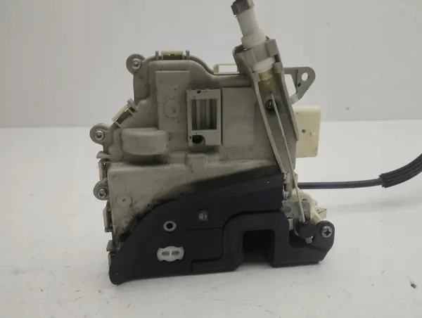 Audi A7 S7 4G 2013 Vänster framdörrslås OEM 8J2837015C image 3