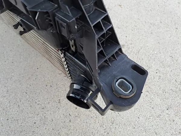 Radiador Intercooler Frontal Nissan NV400 2.3 DCI image 9