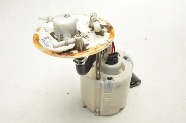 Kia Carens IV 1.7 CRDi polttoainepumppu OEM 31110-A4950 image 2