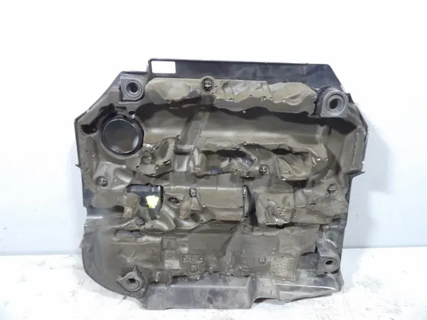 AUDI A3 8V 2.0TDI Tampa do Motor 04L103925A image 2