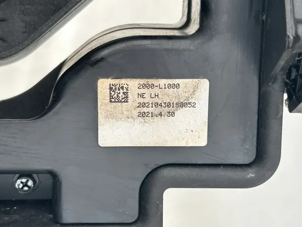 OEM 2000-L1000 Linker Luchtroosterlamel Hyundai Ioniq V image 9