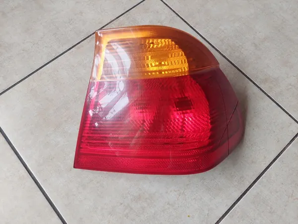 Luz trasera derecha - BMW 3 E46 Sedan - OEM 8364922 image 2