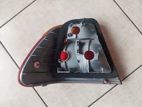 Luz trasera derecha - BMW 3 E46 Sedan - OEM 8364922 image 6