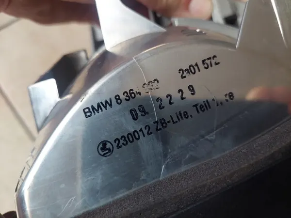 Luz trasera derecha - BMW 3 E46 Sedan - OEM 8364922 image 7