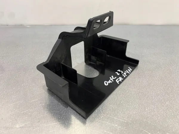 Mitsubishi Outlander IV konepellin lukon kansi OEM 5915A334 image 2