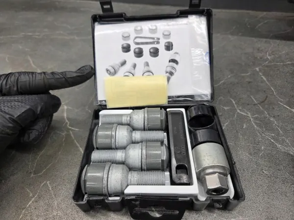 OEM 83a071455 Tornillos antirrobo M14x1,5x45mm Audi image 5