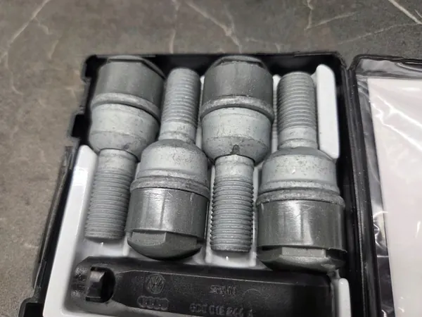 OEM 83a071455 Tornillos antirrobo M14x1,5x45mm Audi image 8