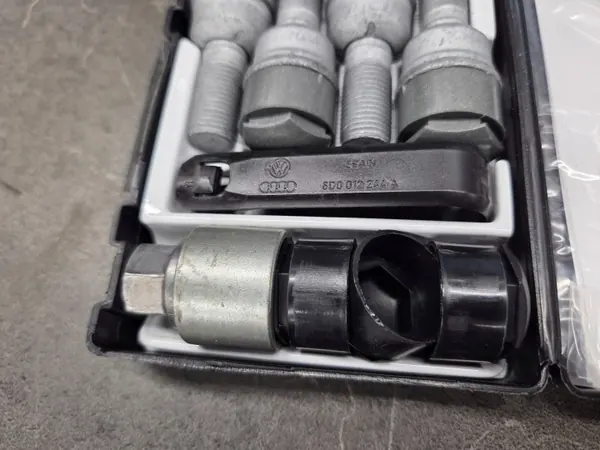 OEM 83a071455 Tornillos antirrobo M14x1,5x45mm Audi image 9