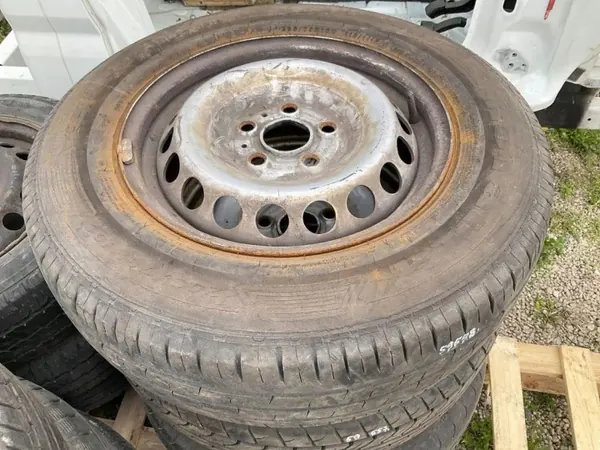 VW främre höger stötdämparfäste OEM 2N0601027L image 2