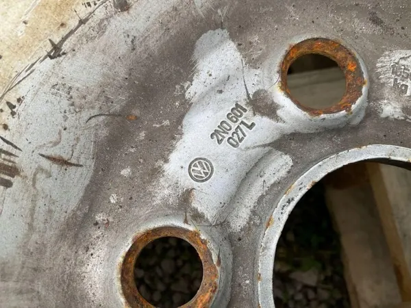 VW främre höger stötdämparfäste OEM 2N0601027L image 3