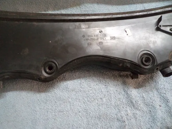 Junta de ventana plástica Mercedes W203 OEM A2038301713 image 9