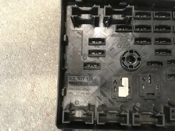 Caixa de Fusíveis VW PASSAT B6 2.0L Diesel 2006 3C0937125 image 2