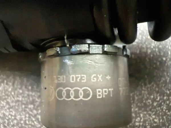 Injetor VW SEAT SKODA AUDI 2.0 03G130073GX image 3