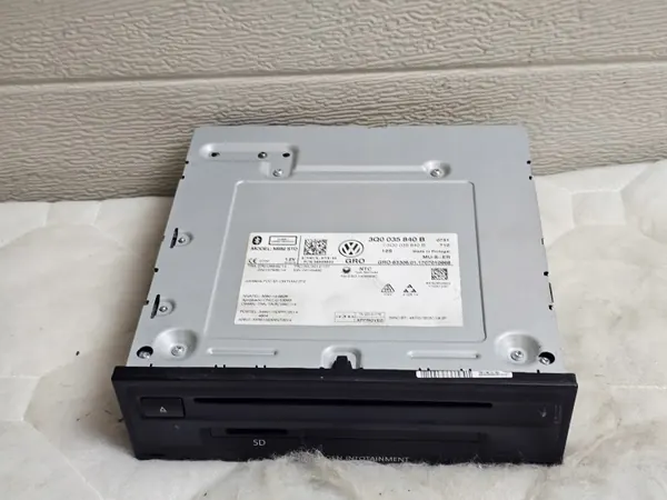 Lector de Radio MIB2 OEM 3Q0035840B para VW Passat B8 image 2