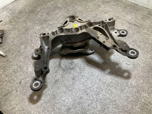 Soporte de caja Audi OE usado OEM 8W0399262AD image 2