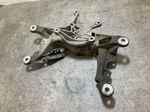 Soporte de caja Audi OE usado OEM 8W0399262AD image 3