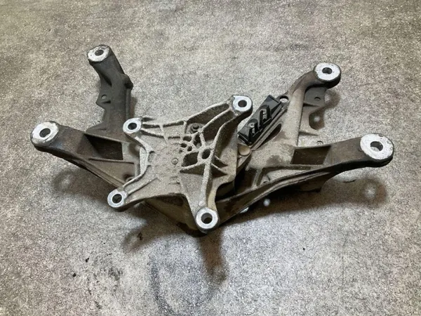 Soporte de caja Audi OE usado OEM 8W0399262AD image 4