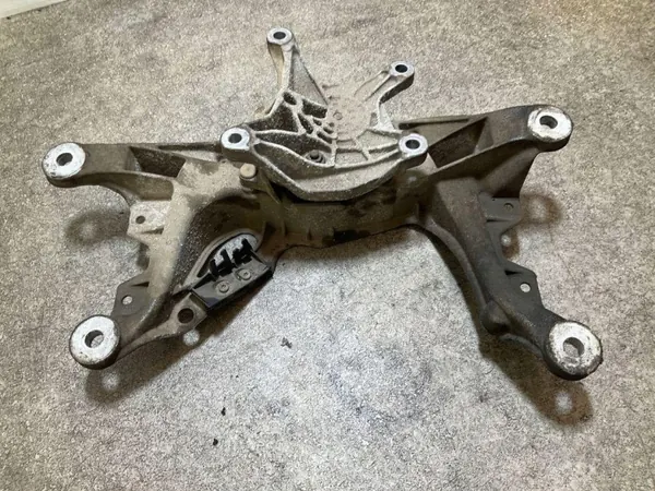 Soporte de caja Audi OE usado OEM 8W0399262AD image 6