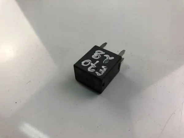 Relais OEM 13500112 pour Opel Insignia A 2010 image 2