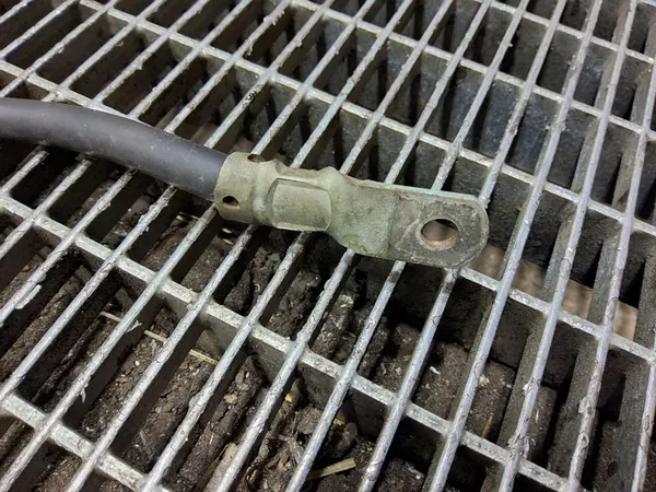 FORD B-MAX BATTERIEKLEMME NEGATIV image 3