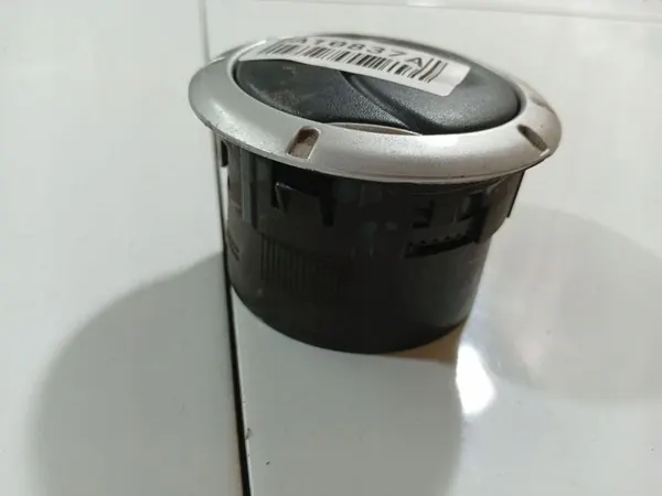 Dacia Logan Entradas de ar da cabine 2012 1.5L 687604194R image 2