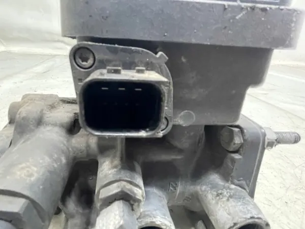 Válvula de Freno EBS Mercedes Actros MP4 OEM A0014311613 image 7